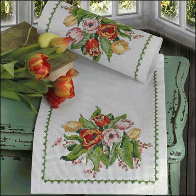 CHEMIN DE TABLE BOUQUET DE TULIPES